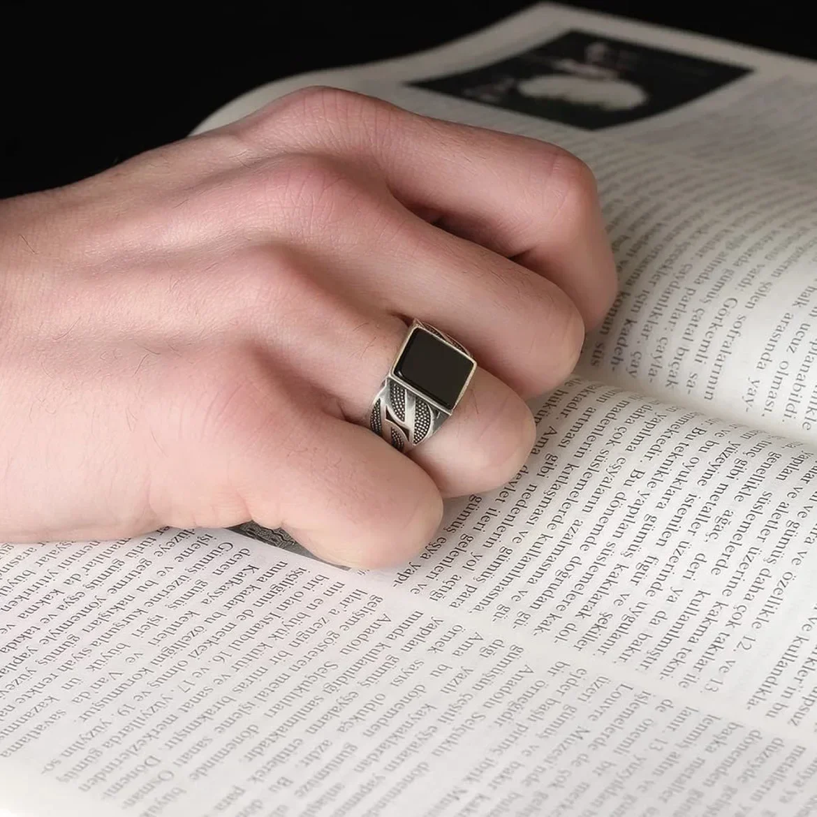 New minimalist and fashionable men\'s ring