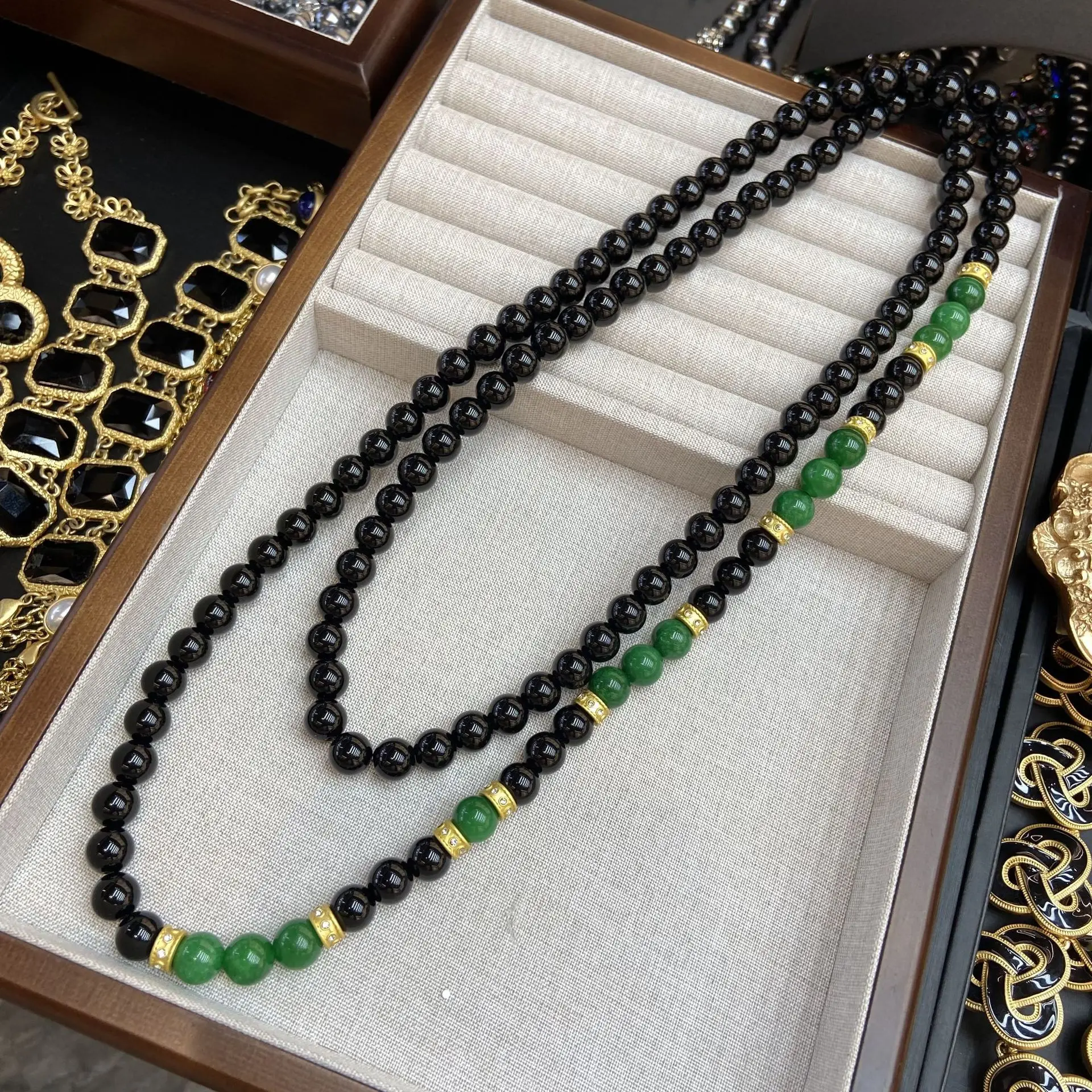 new-chinese-style-black-green-glass-bead-necklace-vintage-unisex-necklace-natural-stone-long-bead-sweater-chain-christmas-gifts