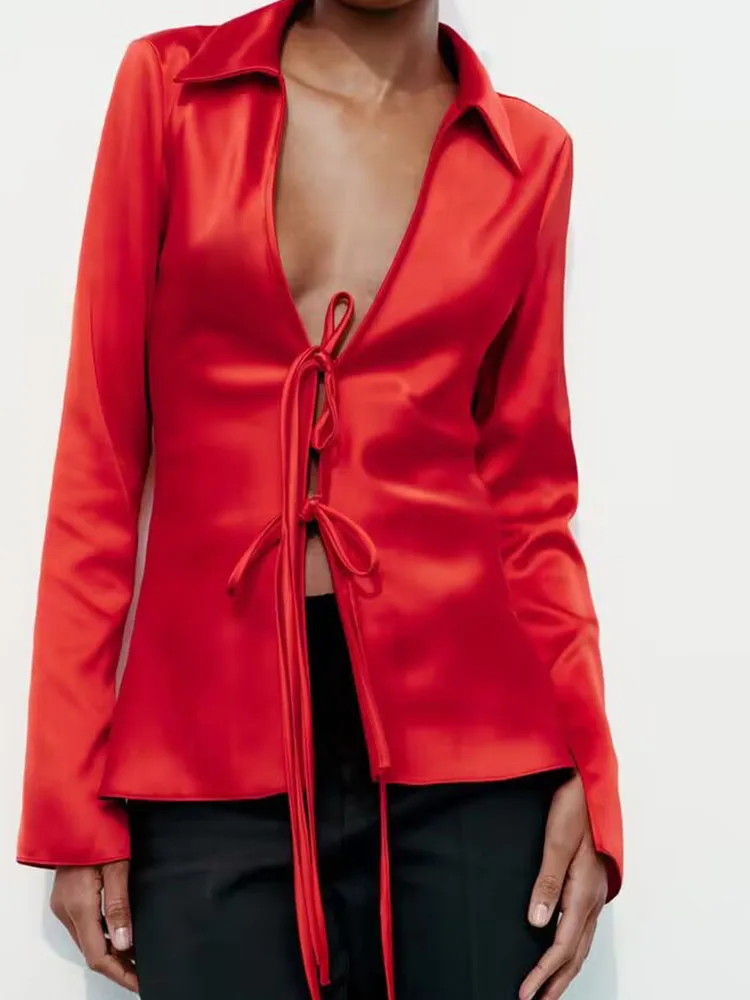 Nieuwe dameskleding 2025, mode in Europese en Amerikaanse stijl, all-match slank overhemd met strikversiering en satijnen textuur