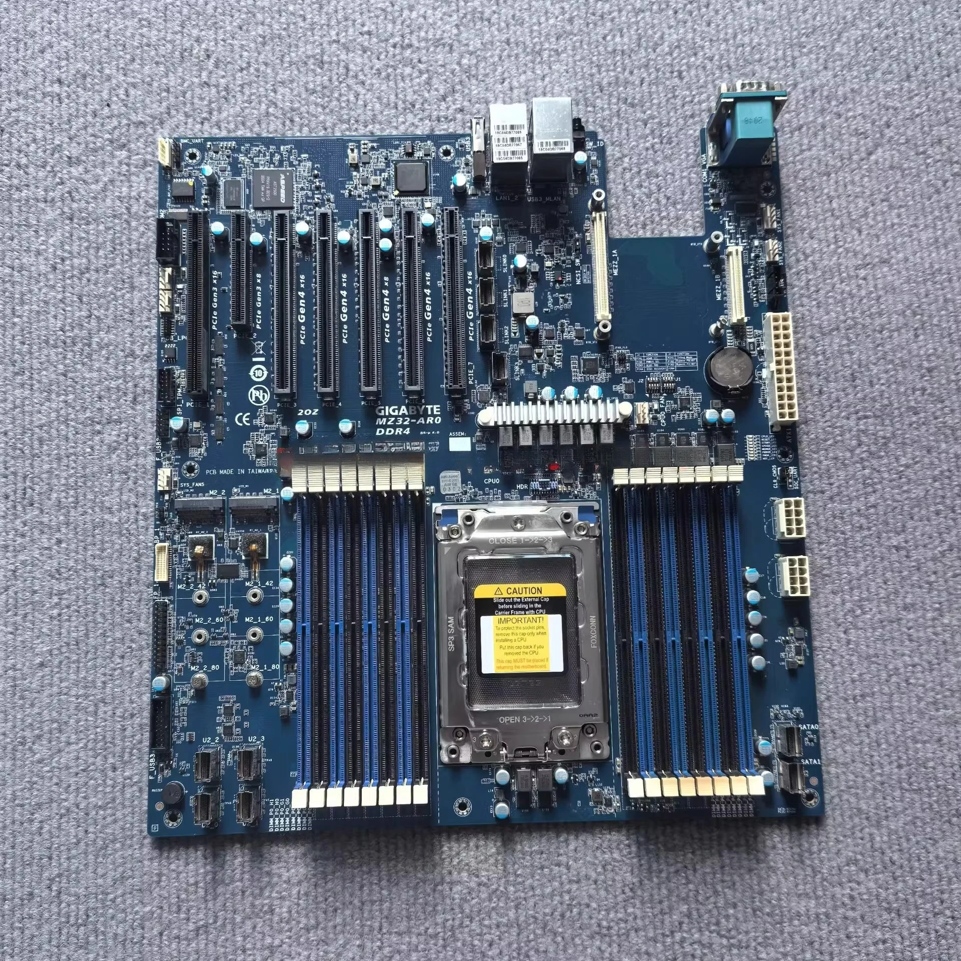 

Suitable for MZ32-AR0 MZ32-001 Xiao Long Series 7742 7H12 AMD Single Channel Server Main Board