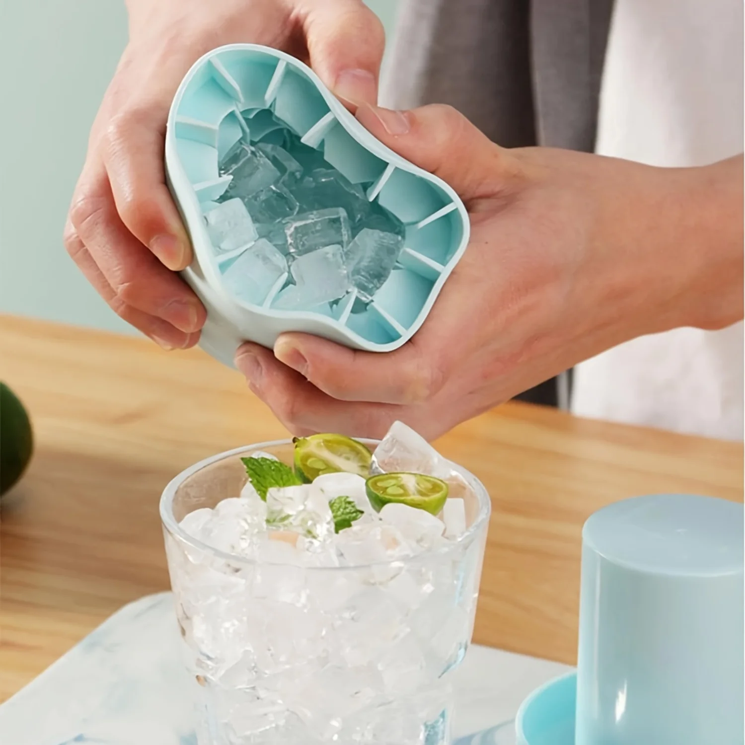 

2pcs Round Silicone Ice Cube Trays with 3D Pattern - Easy Release & Stackable, Food-Grade Ice Mold with Box for Chilling Drinks