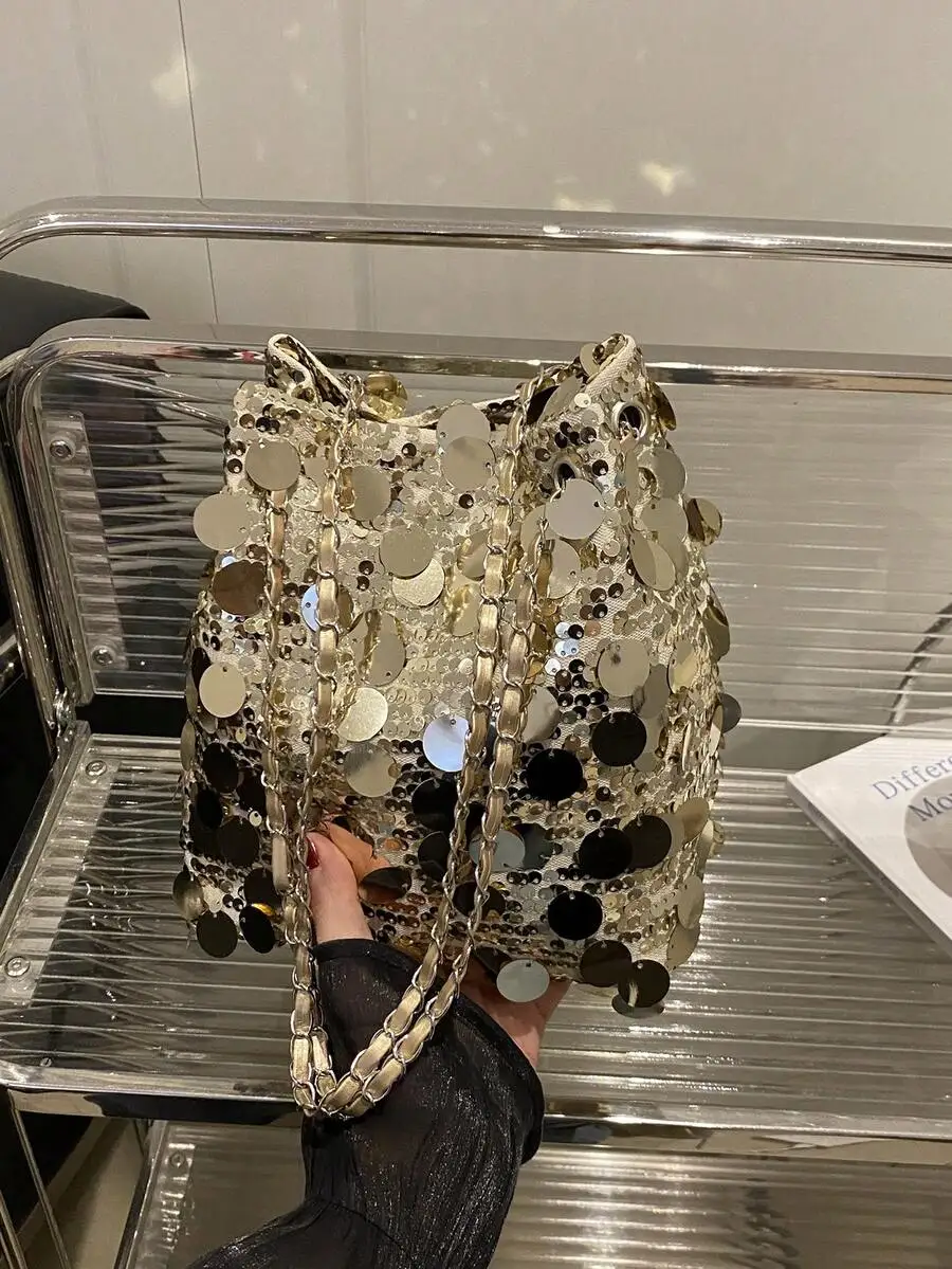 

Металлическая сумка-ведро с пайетками и цепочкой-ремешком для вечерних мероприятий