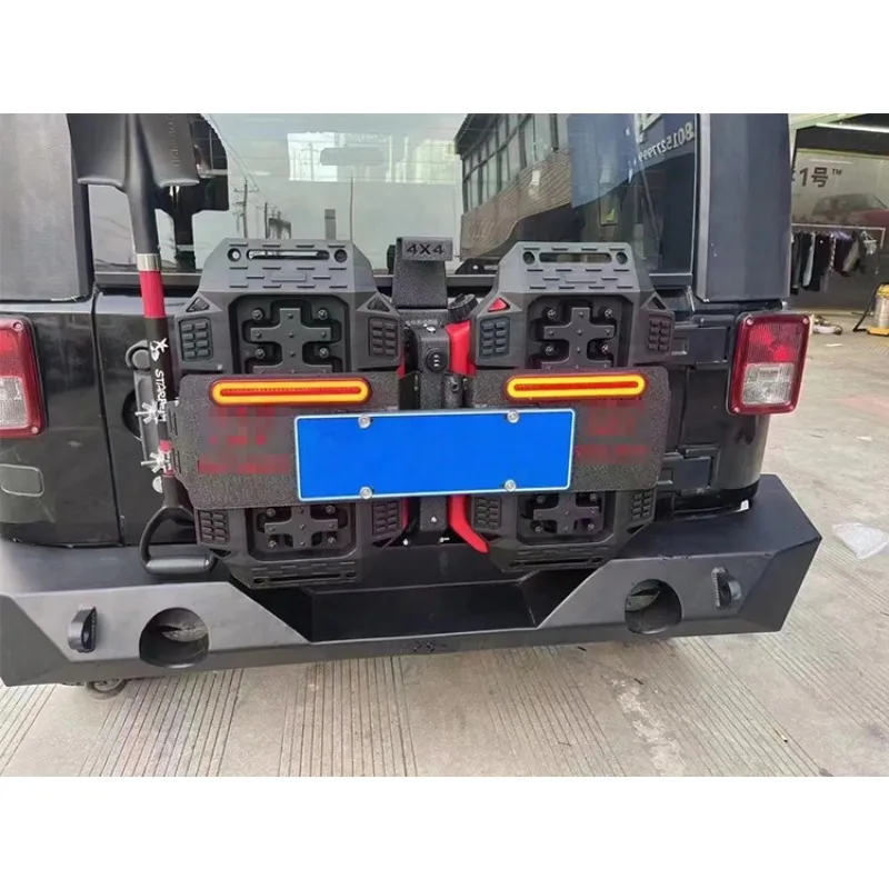 4X4 Off Road Accessories Tail Door Integrated Equipment Outdoor Rescue Oil Tank Escape Relief Board Shovel With Movable Lighting