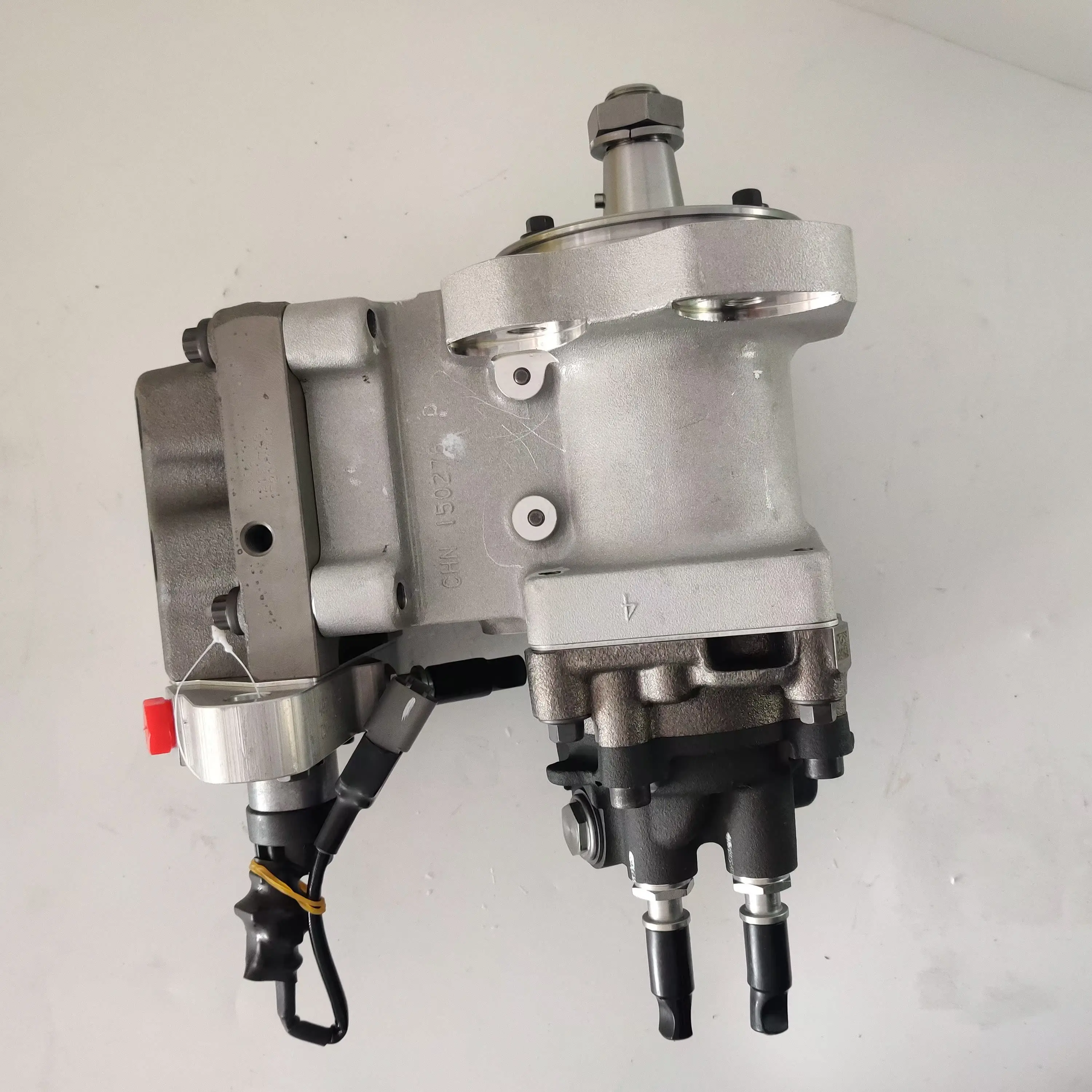 

Cummins ISDE engine construction machinery parts fuel pump assembly 3357444