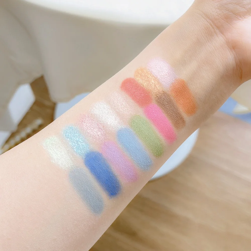 16 colori Tavolozza di ombretti multicolori di alta qualità Contouring Glitter Matte Perlescente Trucco resistente al sudore Ombretto in polvere secca