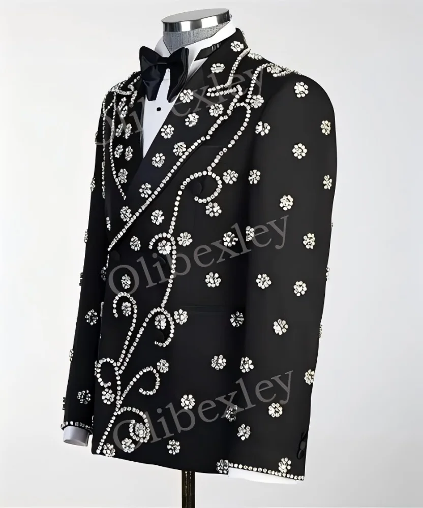 بدلة فاخرة بقصة ضيقة مكونة من قطعتين للرجال مع كريستالات مطرزة مصنوعة حسب الطلب عالية الجودة لحفلات الزفاف والعريس وحفلات العشاء