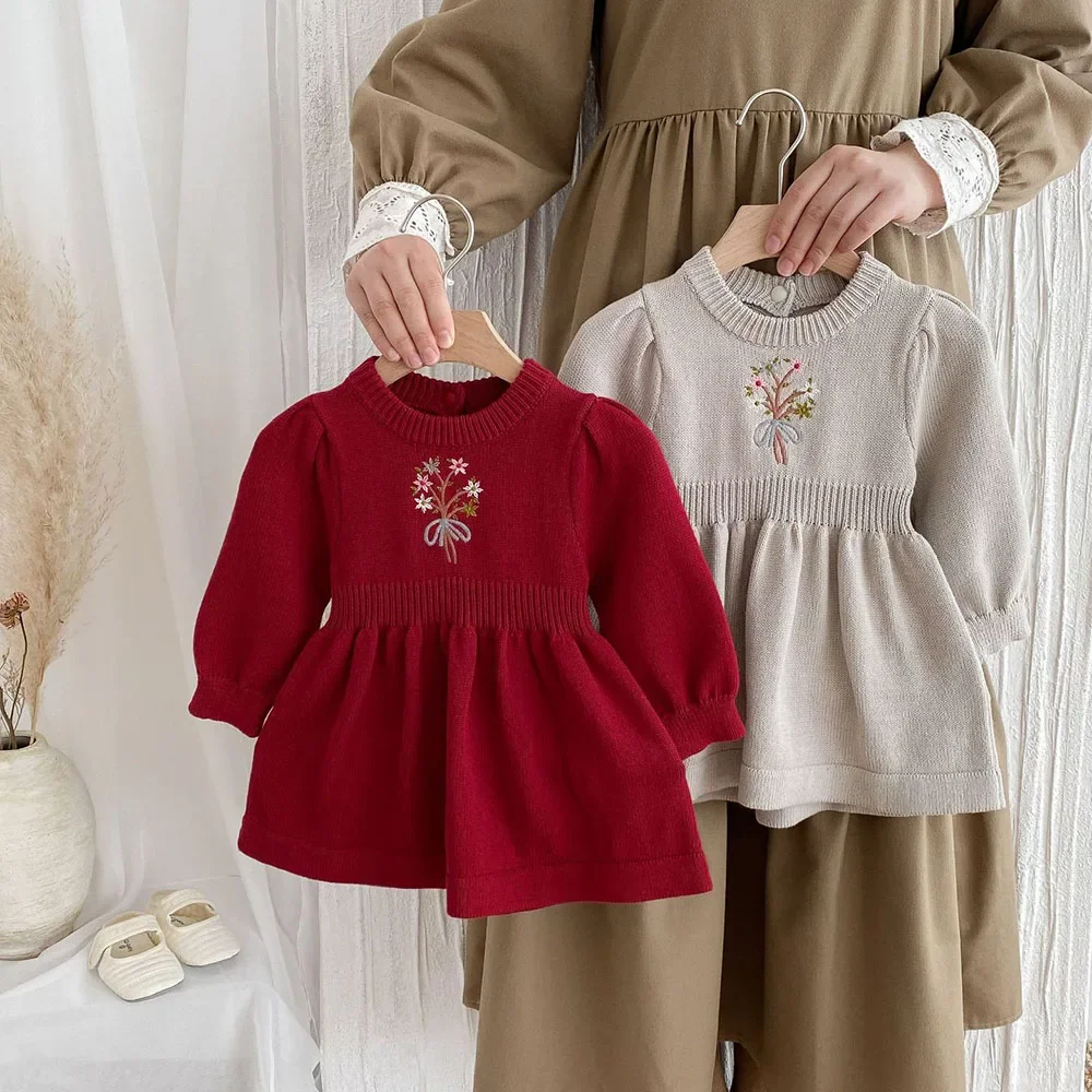 2024 autunno bambino vestiti per bambini 0-4Y ricamo floreale abito in maglia per ragazze vestito maglione carino vestito per bambini