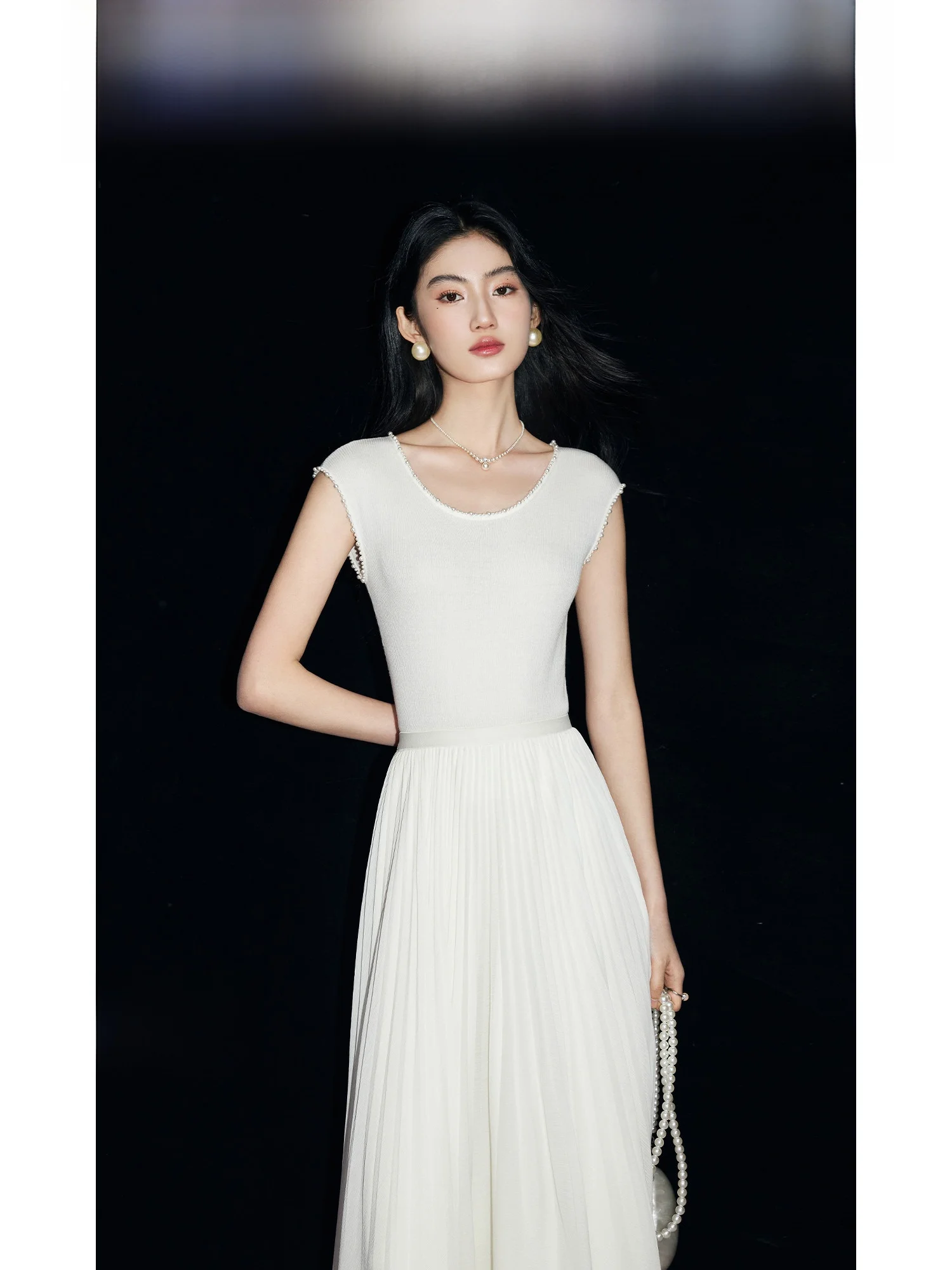 

MandyZhang Silk Wool Knitted Top Women's Svel U-Ne Base irt Spring Season Comfortable Fit round Ne ort Length