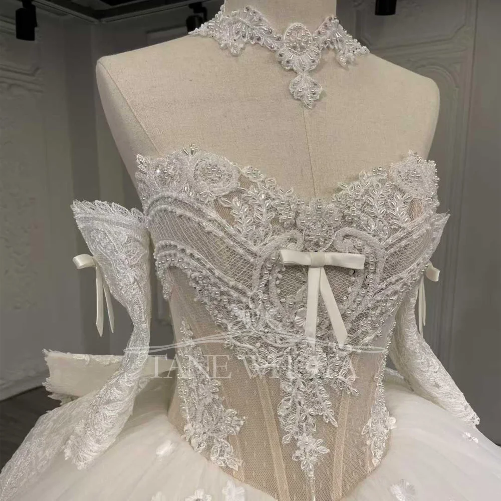 فستان زفاف فاخر بفيونكة بيضاء Brautkleider 2025 على شكل قلب برباط من الخلف مطرز بالكرة المطرزة قابل للتخصيص