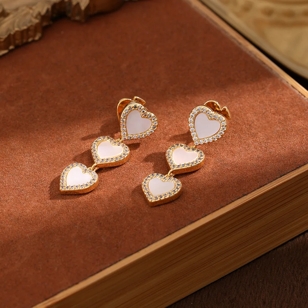 

Tassel earrings advanced sense Bohemian female shell earrings love zircon Hao stone copper plated peach heart earrings