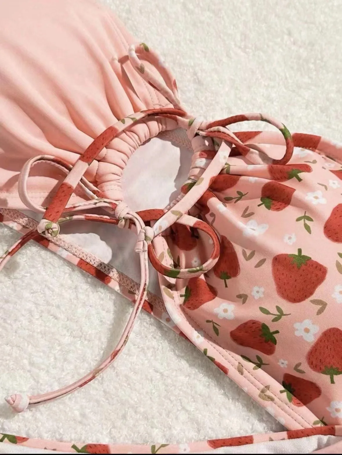 Śliczne różowe truskawkowe zestawy bikini bandeau dwuczęściowe kokardki wysoka talia wyściełany kostium kąpielowy kostiumy kąpielowe damskie stringi