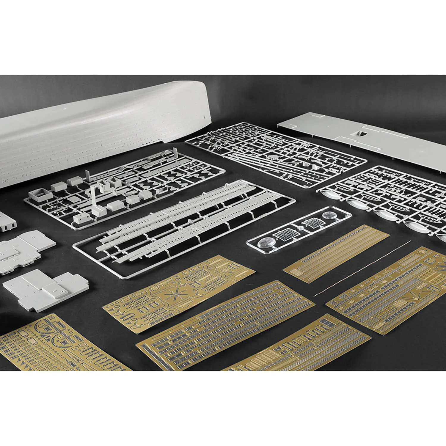 

Trumpeter 1/200 HMHS Britannic 03721 Hospital Ship Model Over 2170 Parts Metal Anchor Chain DIY Gift for Boys