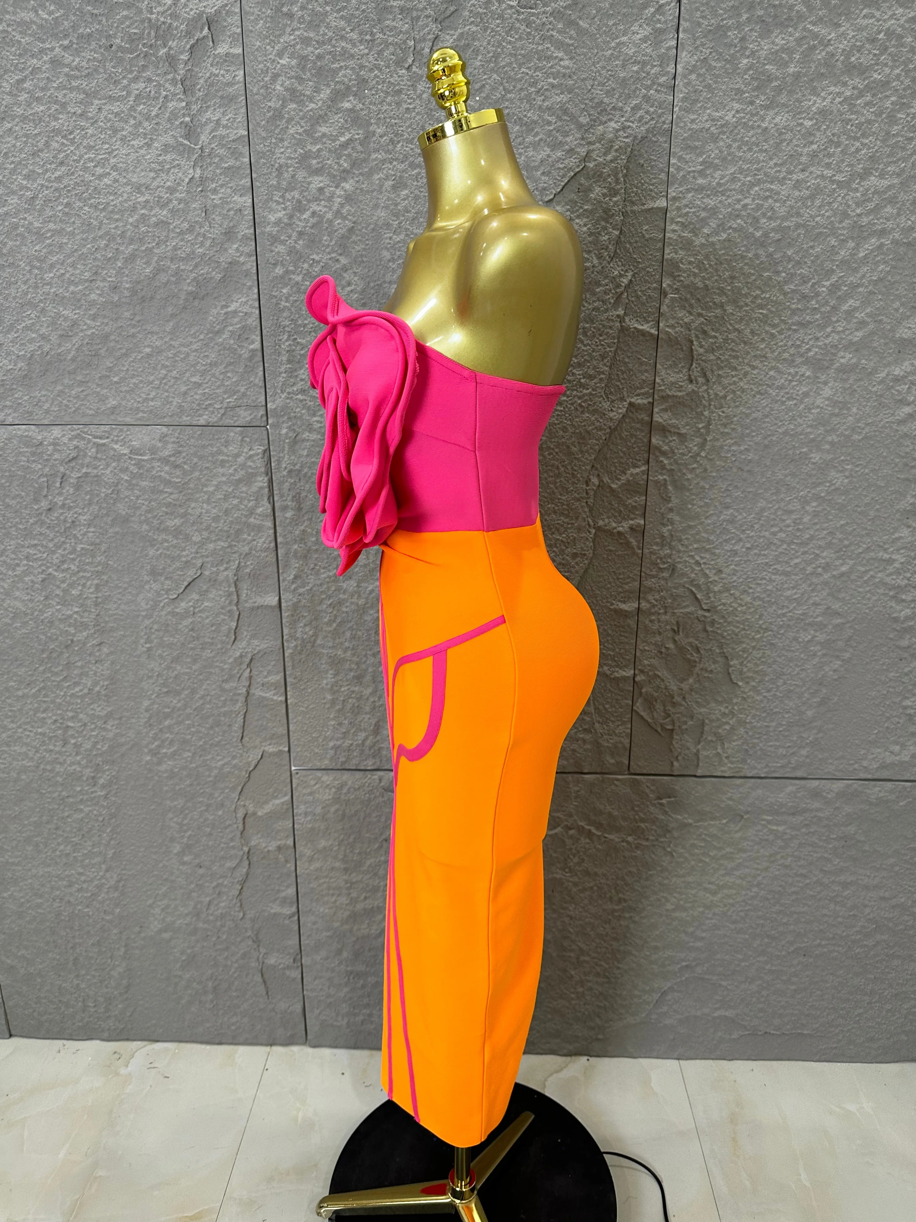 Elegantes Orange-Rosa Trägerloses Bodycon Midikleid Damen Sexy 3D Blumen-Applikation Outfit Date Night Party Kostüm