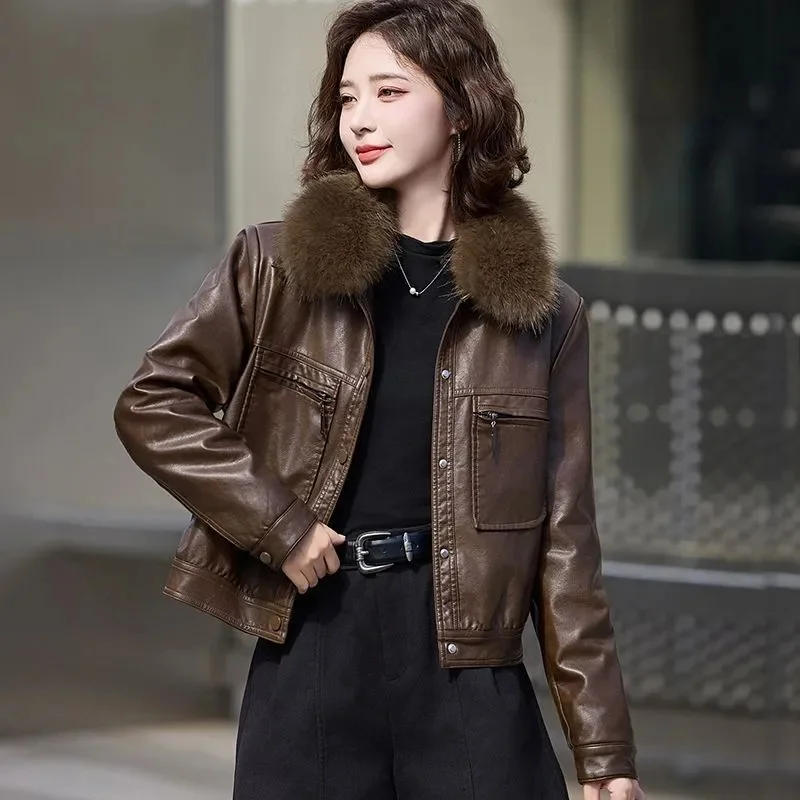 الكورية المرأة موضة فو الجلود أبلى 2025 السيدات حجم كبير 4XL بولي Leather سترة جلدية الخريف الشتاء الإناث معطف جلد قصير