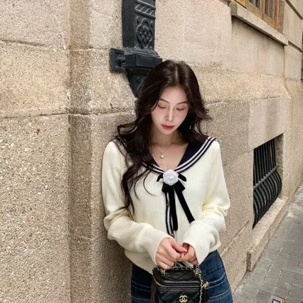 

Warm Knitted Sweater with Detachable Flower Collar in Navy Color Contrast Sweet Anti-Aging Design Autumn Winter New Women's F...