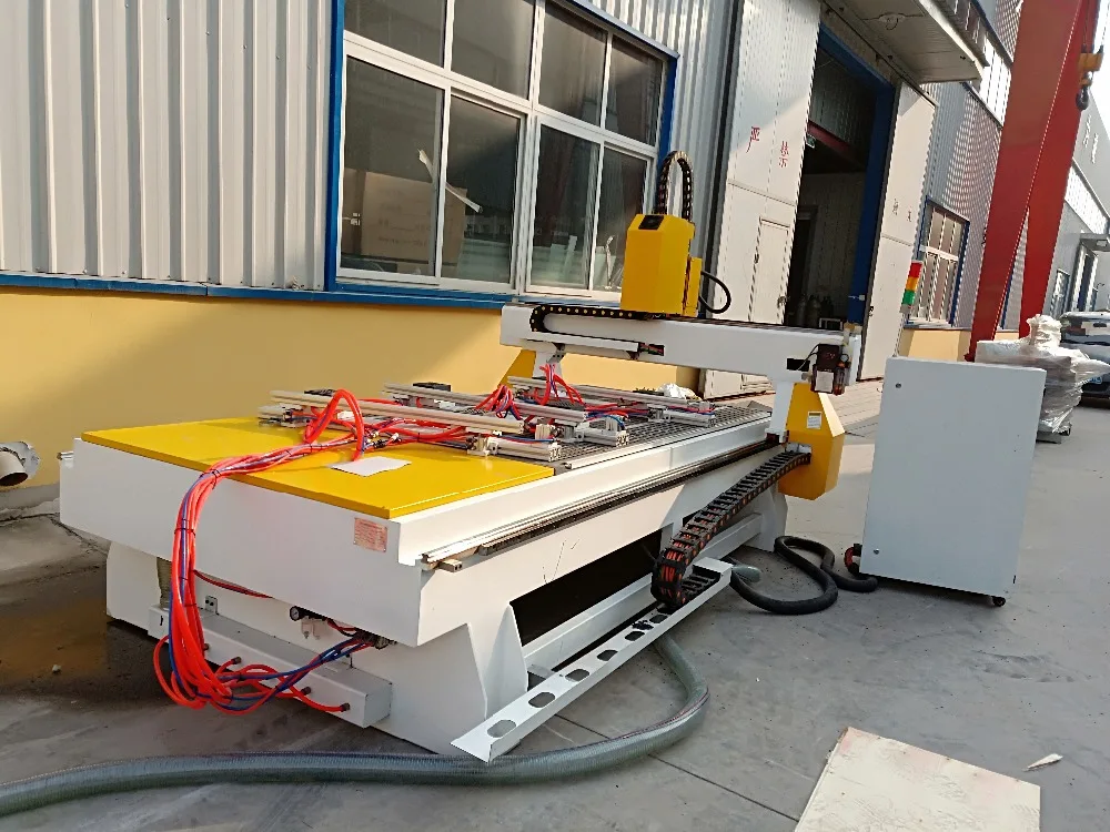 Le più popolari macchine per Router CNC a 4 assi 1325 48x48 intaglio del legno taglierina per incisione giocattoli in legno artigianato