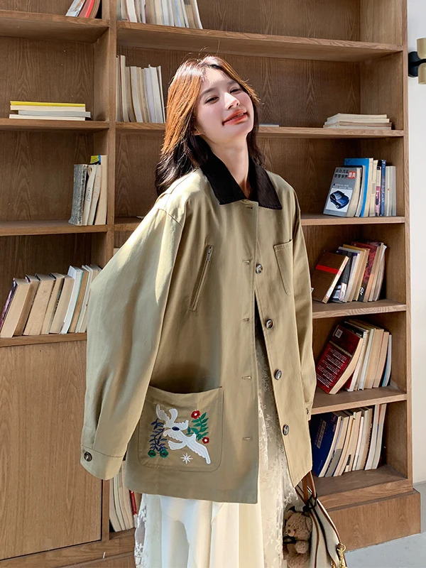 سترة نسائية كورية متوسطة الطول بتطريز ثقيل لربيع وخريف 2025، تصميم جديد أنيق للعمل بقصة فضفاضة وأكمام طويلة
