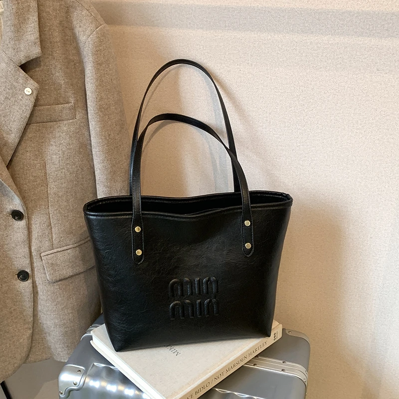 

Luxury Designer Leather Crossbody Bag Women Classic Vintage Tote Purse Minimalist Casual Fashionable Solid Color Shopper Handbag