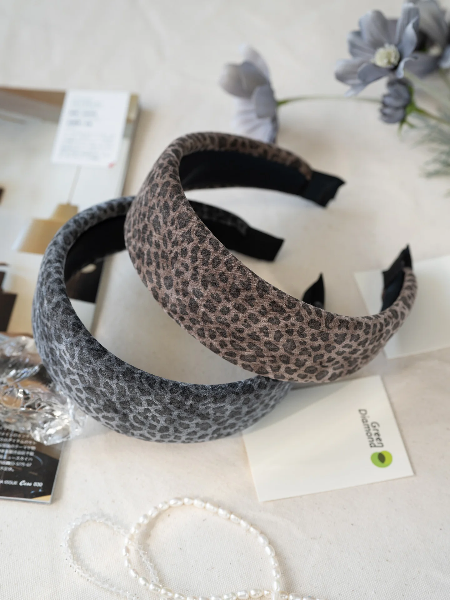 faixa-de-cabelo-classica-de-veludo-com-estampa-de-leopardo-e-diamantes-tiara-larga-versatil-de-veludo-sintetico-para-diversas-ocasioes