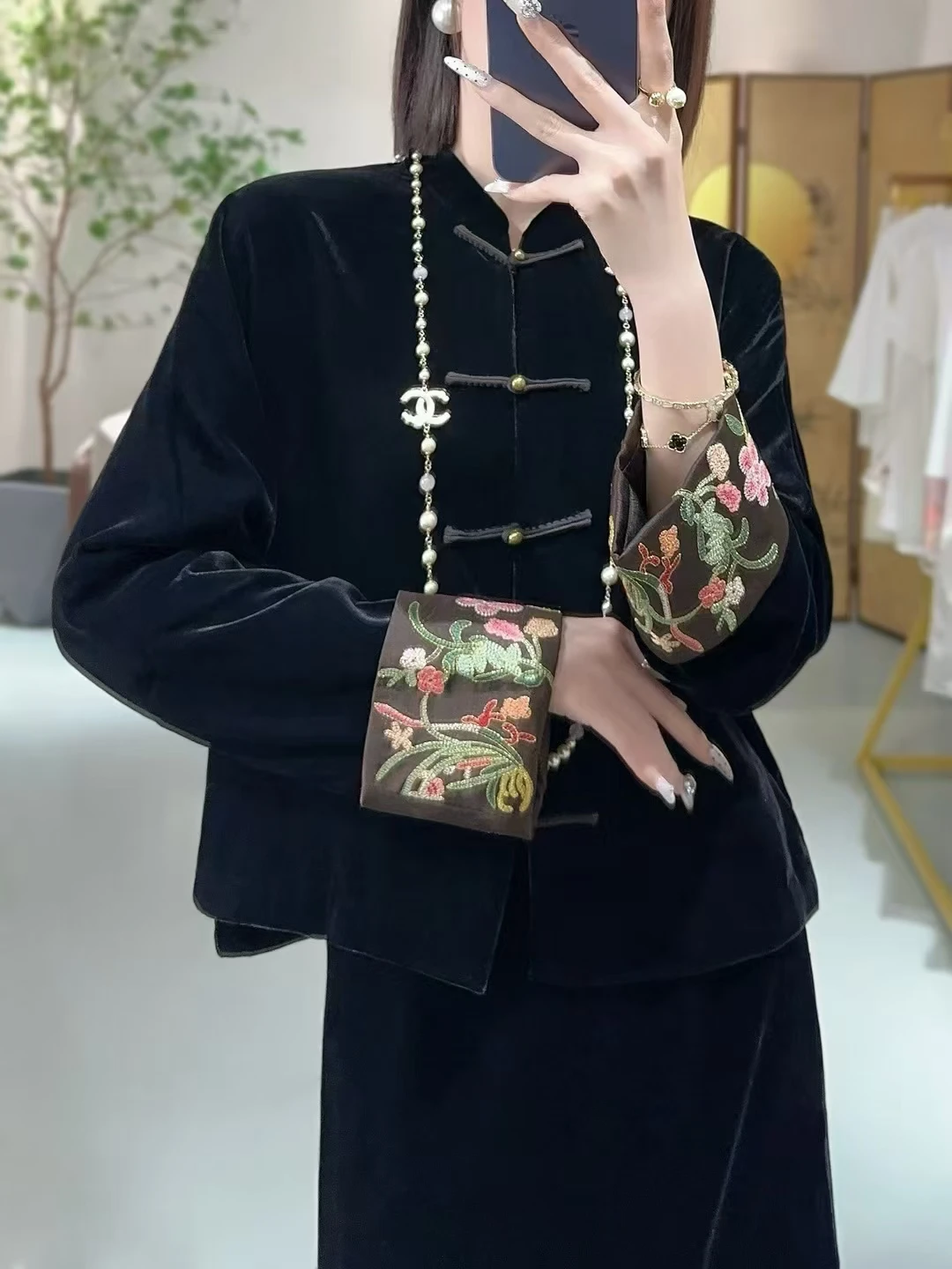 Fashionable New Flower and Bird Embroidered Cuffs with Silk +Velvet Full of Relaxation Chinese Stand Collar Coat Female S-XL