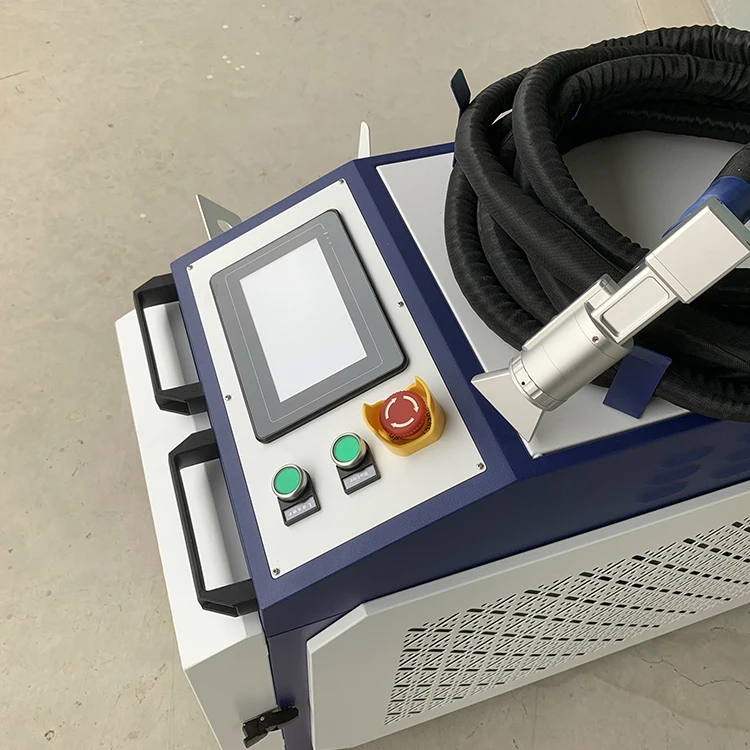 Pulitore laser a impulsi portatile Vernice per superfici antiruggine di metallo Mini pulizia laser Macchina per la pulizia laser con zaino da 50 W