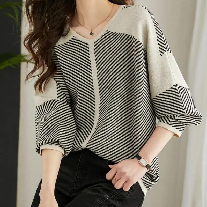 

2024 New Spring Tops Women Pullover Long Sleeve V Neck Striped Loose Office Lady Korean Style Print Popularity T-Shirts N50