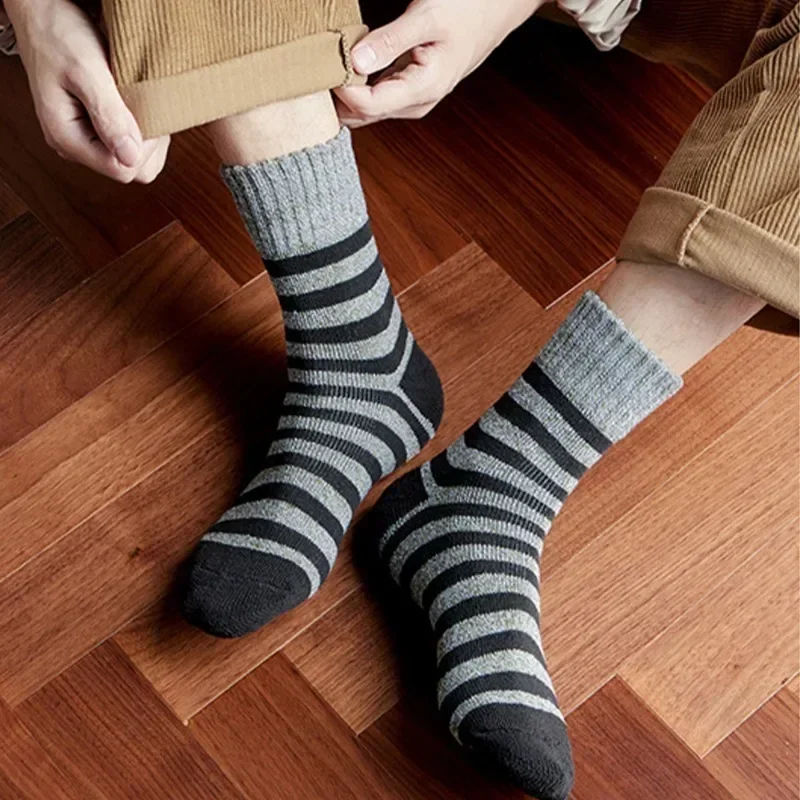 Men\'s Medium Tube Socks Winter Plush Thicken Warm Striped Socks Comfortable Elastic Solid Color Home Floor Socks Simple Gifts