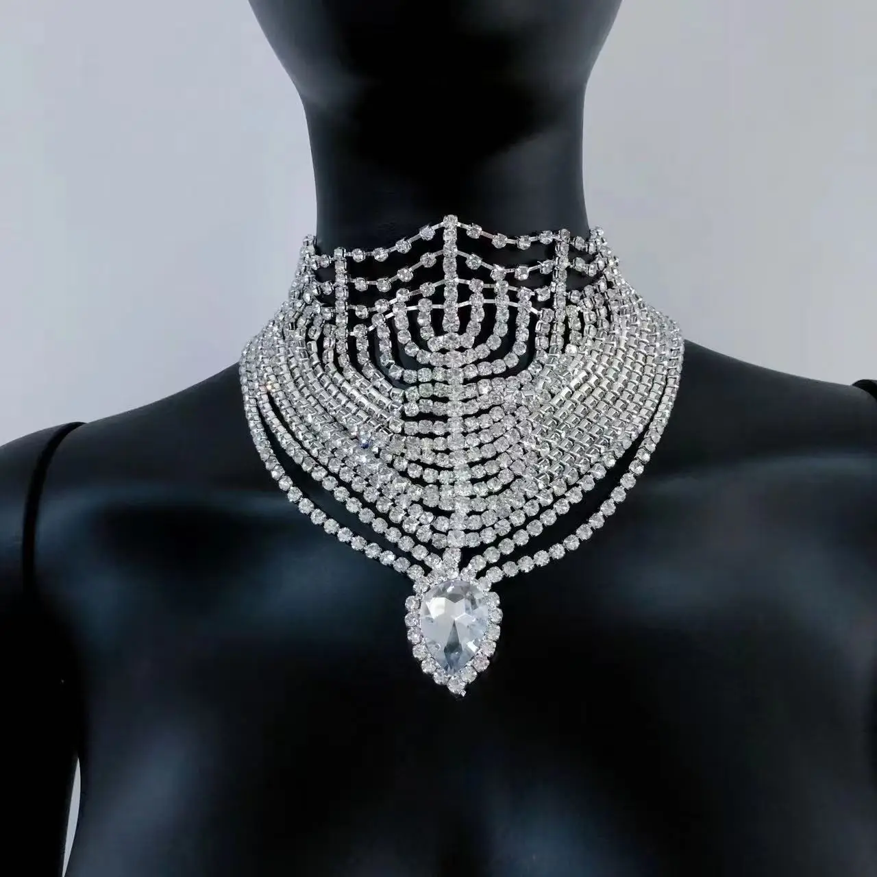 

Новое модное ожерелье со стразами с сексуальной индивидуальностью и преувеличенными многослойными аксессуарами для ожерелья с кисточками