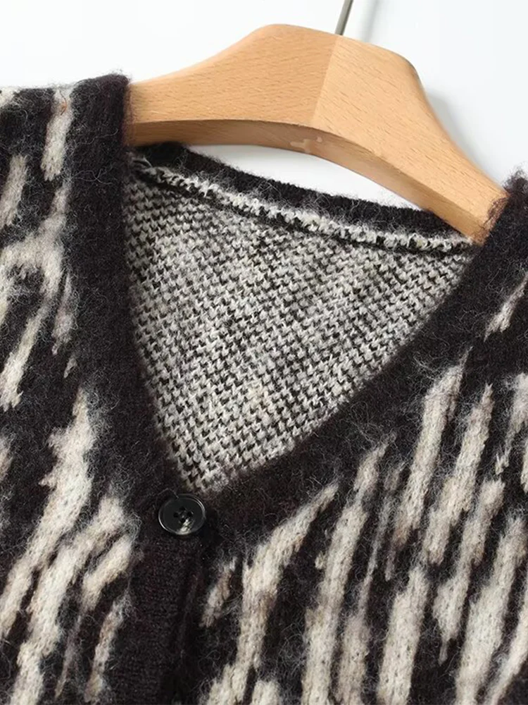 Gilet tricoté à col en v pour femmes, nouveau style européen, mode assortie avec tout, tempérament, motif zèbre superposé