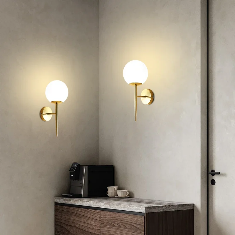 Moderne LED-Wandleuchten in Gold mit Milchglas-PVC-Kugel für Innenbeleuchtung am Bett, Doppel-G9-Glühbirne Inklusive