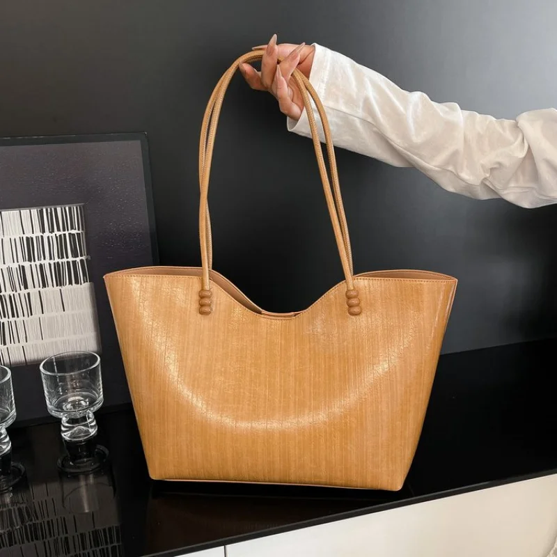 

Famous Designer Leather Women's Tote Bag Luxury Brand Popular Classic Elegant Commuter Daily Use Bag