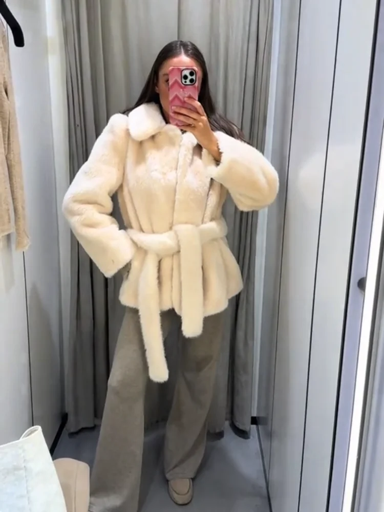 Luxury Faux Fur Women's Coat Turn-down Collar Long Sleeve Lace Up Pocket Soft Short Overcoat Thick Warm Winter Ladies Outerwear