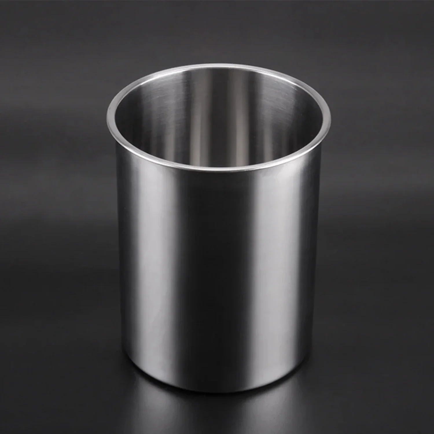 hic and sophisticated stainless steel ice bucket, the epitome of luxury and functionality. Keep your drinks refreshingly cold fo