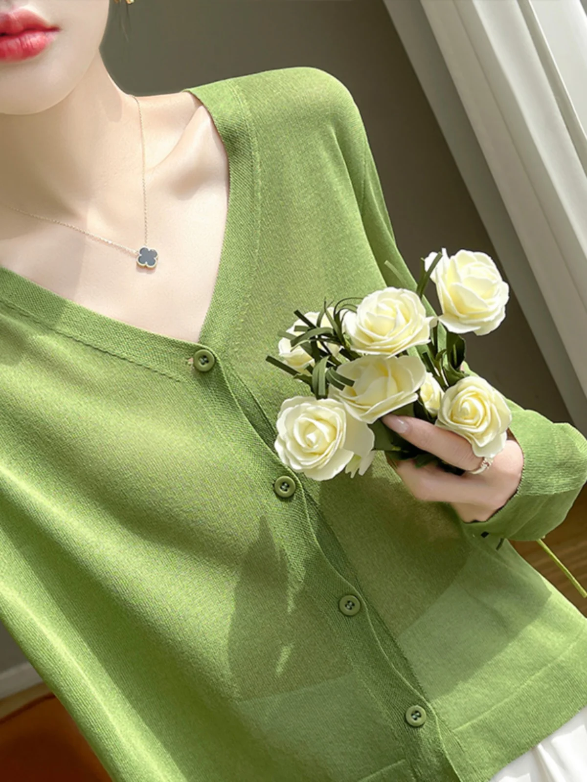 

Ice Silk Knitted ort Sve V-Ne Open Cardigan Loose Faionable Color Top for Women Summer New Sle Slimming Top