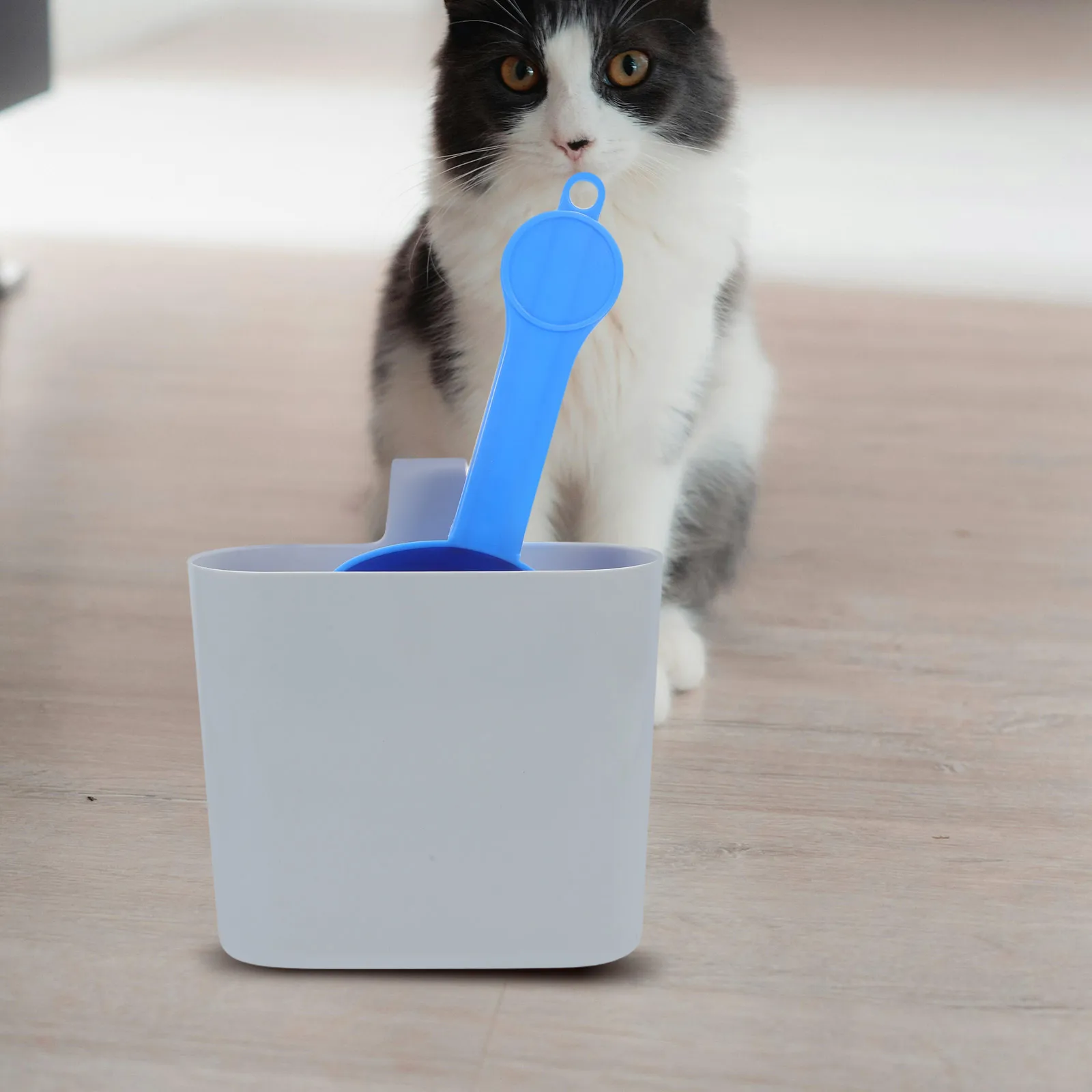 

2pcs Scoop With Holder Large Durable Abs Long Handle Efficient Sifting Solid Waste Removal Easy Cleaning Versatile Use