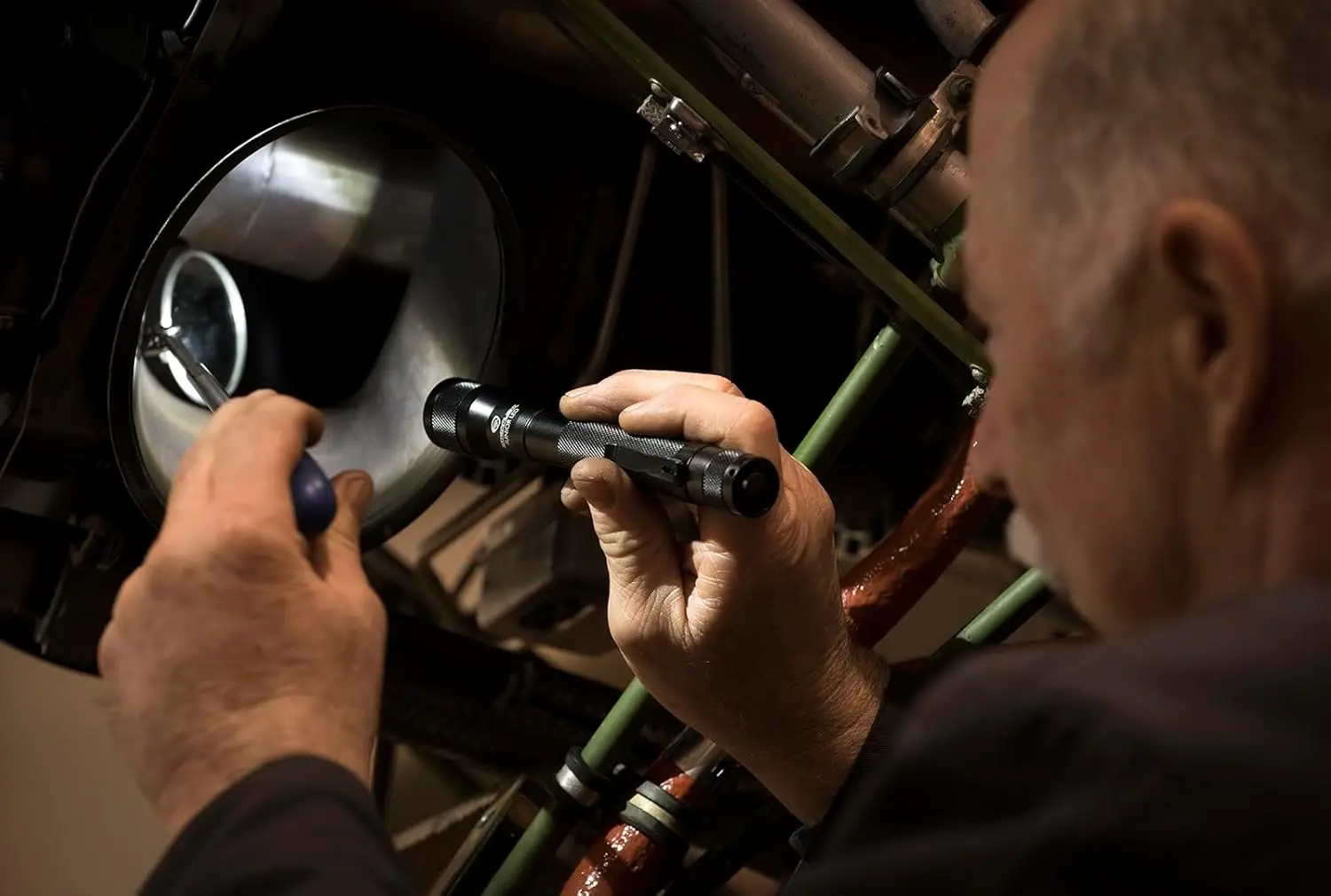 225-Lumen Compact LED Flashlight with Pocket Clip & Holster, 104m Beam, AA Battery Powered