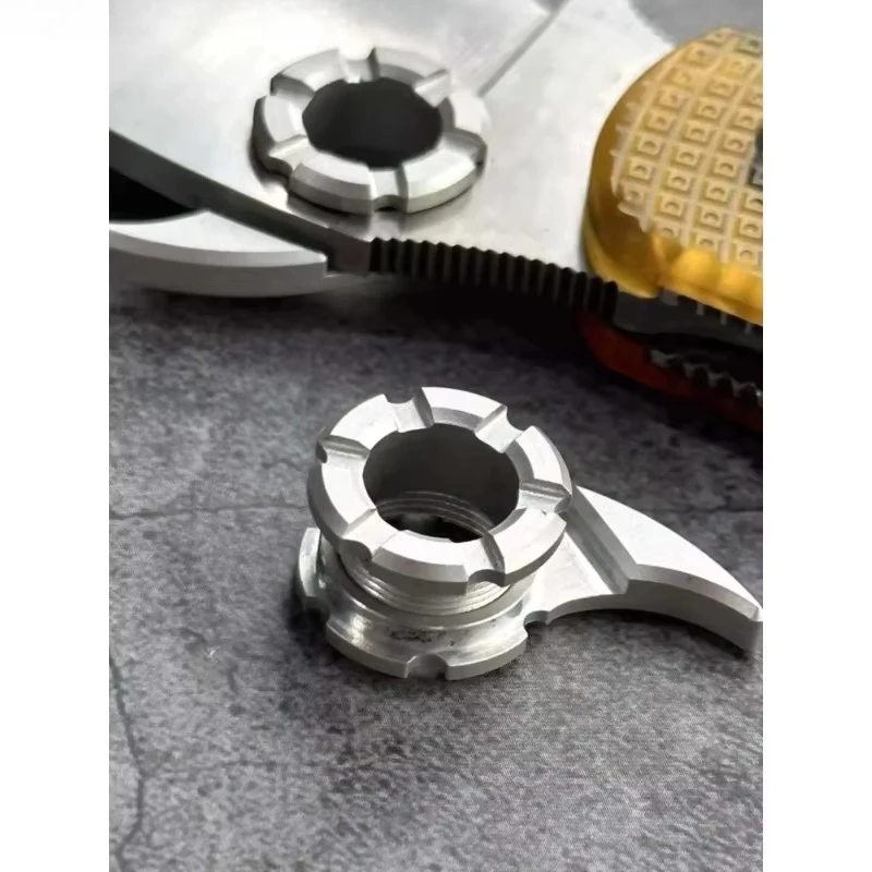 Integrated aluminum alloy fangs quick opening and quick release buckle, suitable for FANG folding knife round hole blade