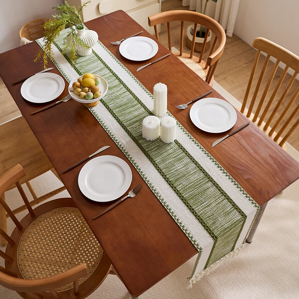 北欧ボヘミアン風ストライプテーブルランナー:手織りタッセル付 - Christmas Table Runner のレビューと価格