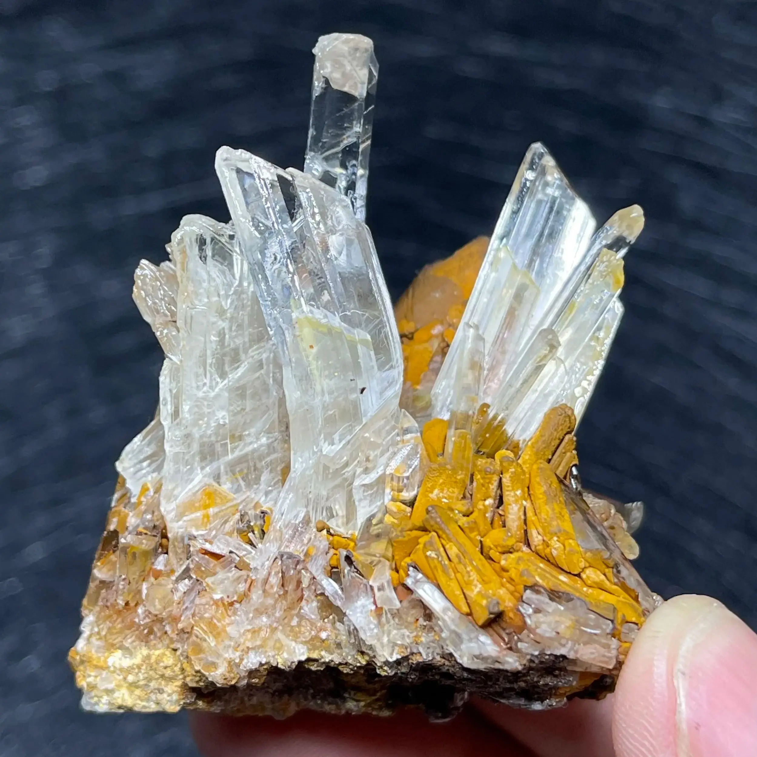 Natural gypsum Crystal cluster Transparent mineral crystal rock specimen, original stone, odd stone, decorative