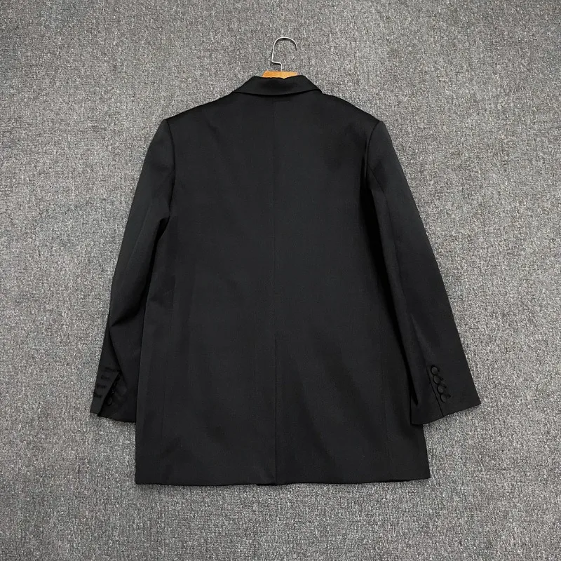 سترة فاخرة بسيطة للنساء ذات ملمس راقي، معطف سترة فضفاض بزر واحد أسود مقرمش، خريف 2025