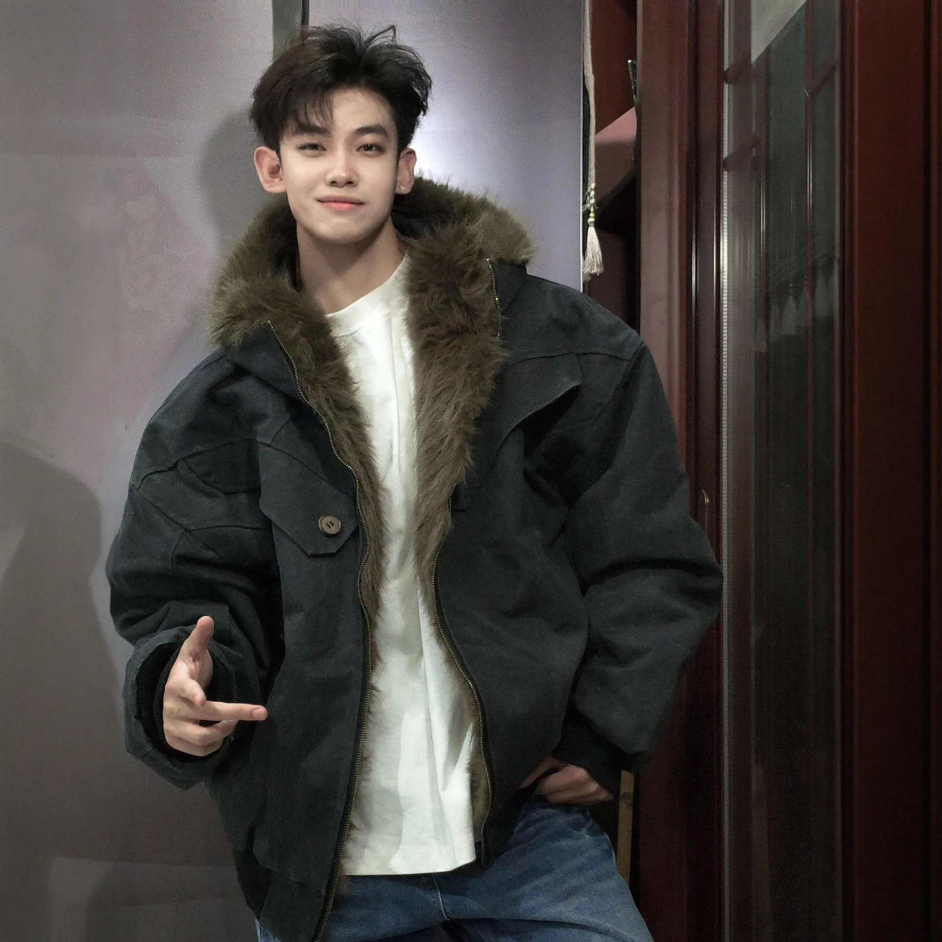 

Men's Winter Thickened Fleece Lined Hooded Cotton Jacket with Fur Collar Fashionable Casual Style Zipper Closure