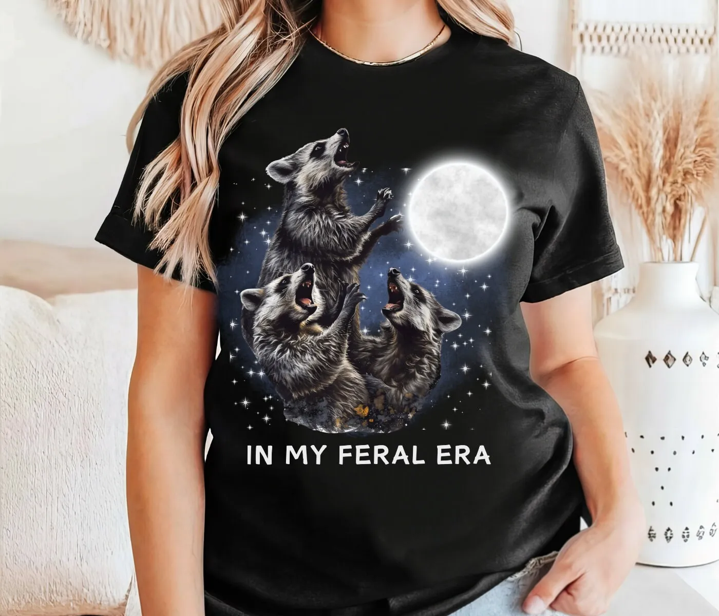 

Тяжелая хлопковая футболка In My Feral Era Racoons, вынимающая в лунных енотах, енот, забавный