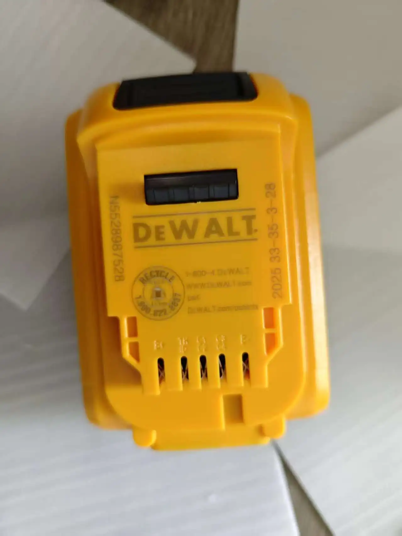 

Suitable for Replace tool battery lithium battery 18V DeWalt MAX XR DCB205 DCB200 18650.00 lithium ion battery