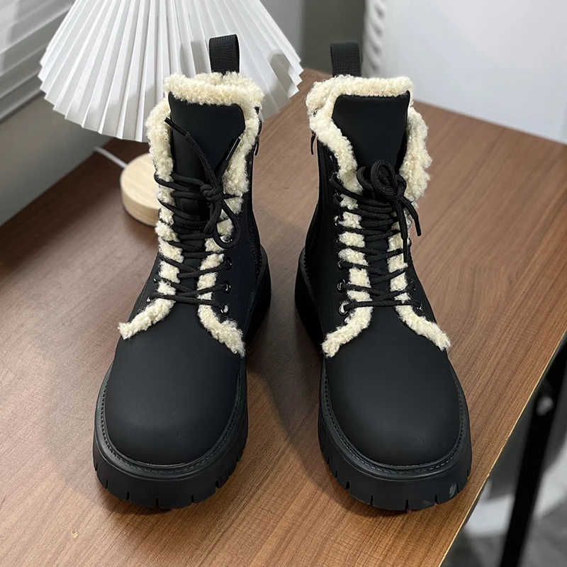 

Internet Famous Thick Soled Men Boots Warm Wool Snow Boots New Round Head High Lace Fashionable Short Boots