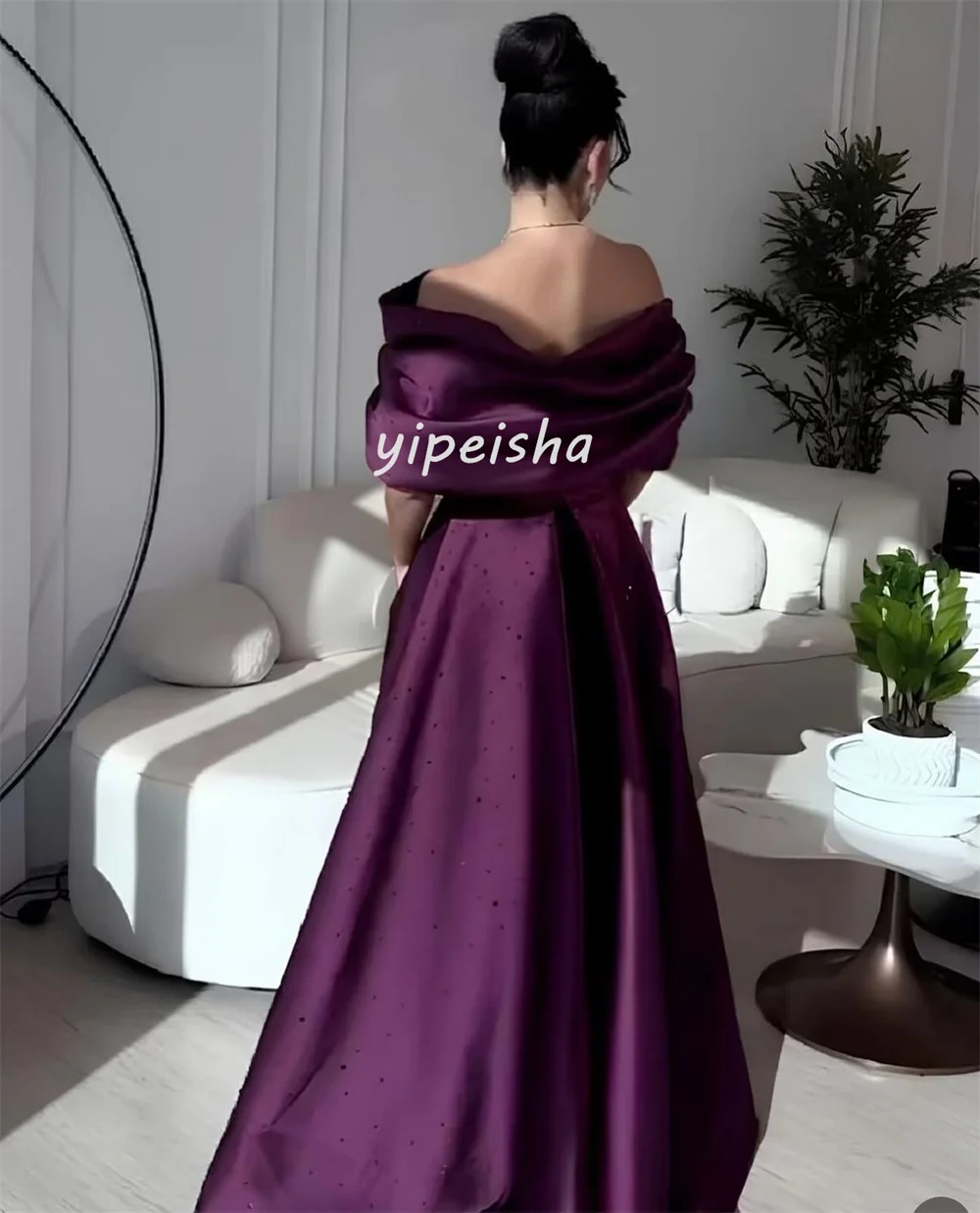 カスタマイズされた高品質の絶妙なシャルムーズプリーツ A ラインオフショルダーロングドレスオーダーメイドのオケージョンドレスマッチングエレガント