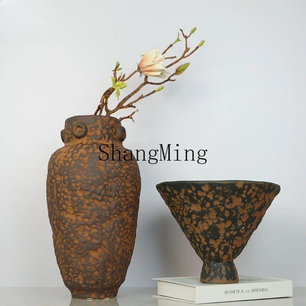 

SM makes rust retro style ceramic vase, creative flower arrangement at the entrance of B & B, flower ware ornament