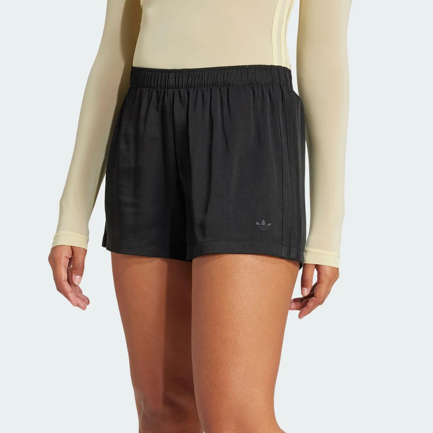 

Adidas Genuine Originals Women's Classic Woven Loose Casual Shorts JC5191