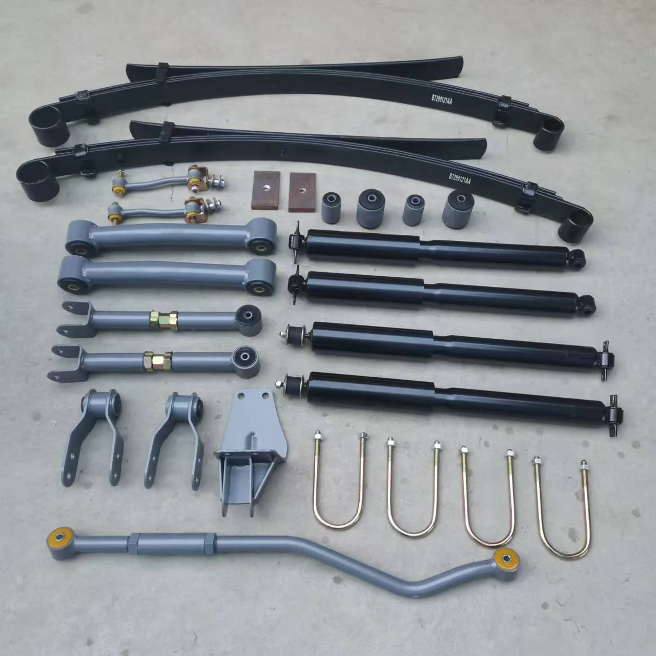 Full Set Lift Kits for Cherokee XJ 4x4 Off-Road Suspension with Shock and Lift Coil Spring Leaf Spring Typecustom