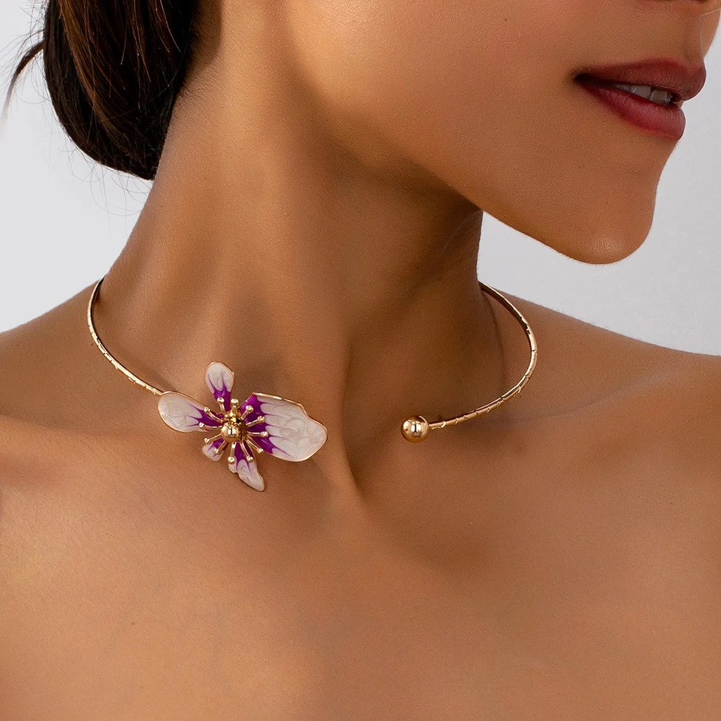 A Simple and Elegant Women's Choker with a Colorful Flower Design, a Sweet and Romantic Jewelry Piece Suitable for Everyday Wear and Vacations