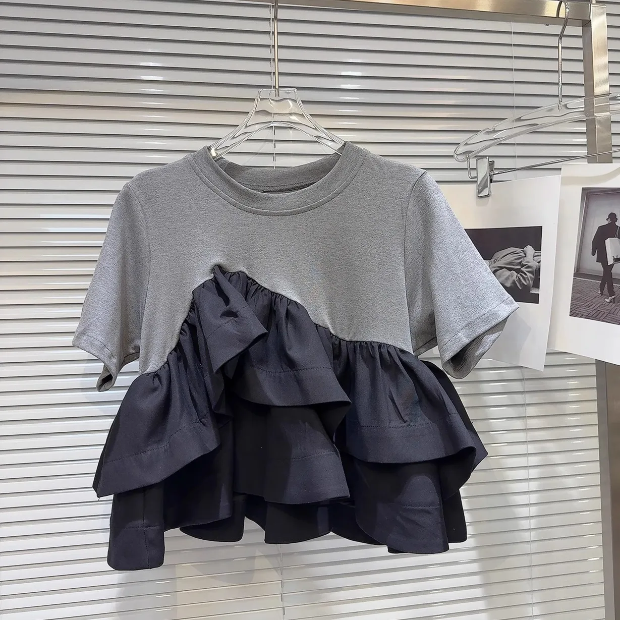 

Creative Loose Fit Contrast Color Short Sleeve T Shirt with Layered Ruffle Hem 2025 Summer